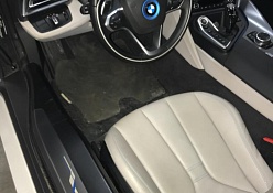 Перетяжка кожаных автокресел BMW i8