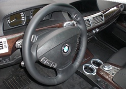 Ремонт и покраска протертого кожаного руля BMW