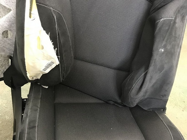 Кожаное автокресло BMW f10 с поврежденной подушкой безопасности