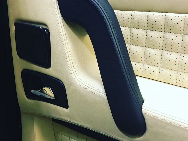 Перетяжка дверей Mercedes G-Class кожей