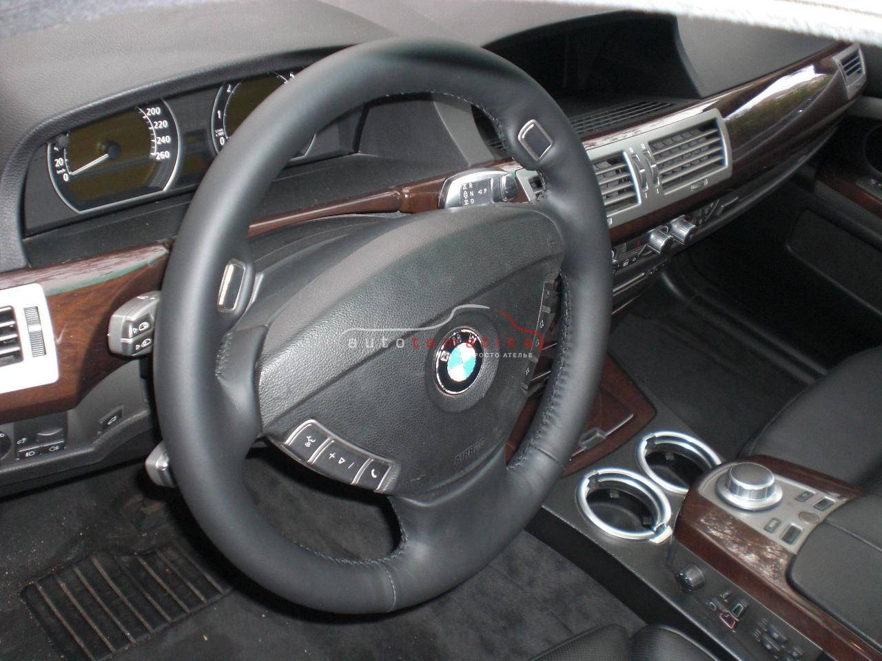 Ремонт и покраска протертого кожаного руля BMW